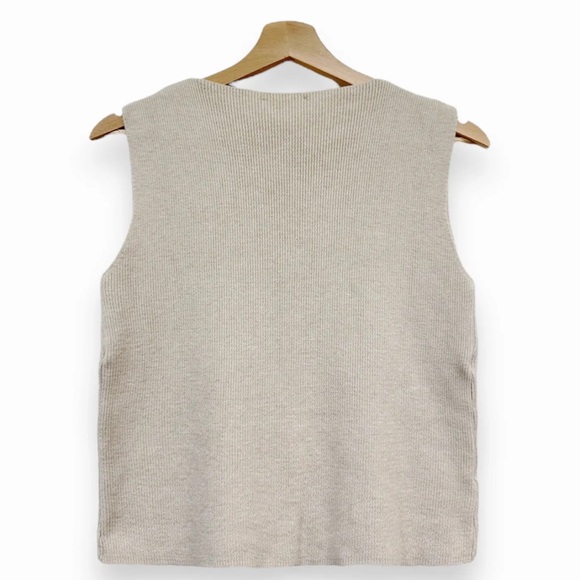 MADE IN ITALY CHIC KNIT BUTTON DOWN VEST - Picture 3 of 3